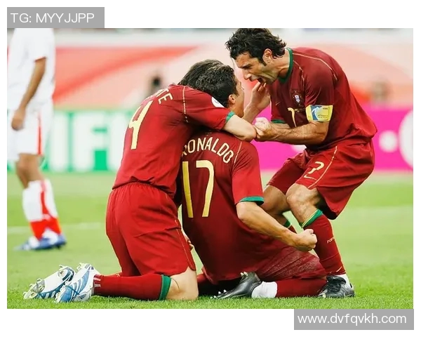 足球传奇的崛起与挑战：从青涩少年到全球足坛巨星的奋斗之路