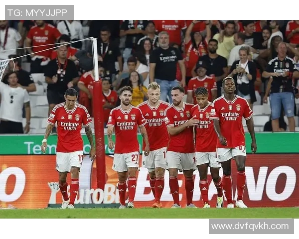 球场巅峰对决：职业球星1v1足球大战